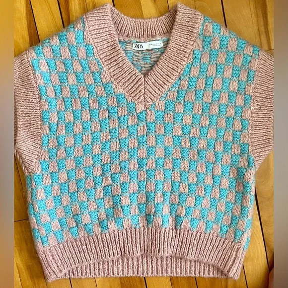Pink and Blue printed knit Sweater Vest - Picture 4 of 12